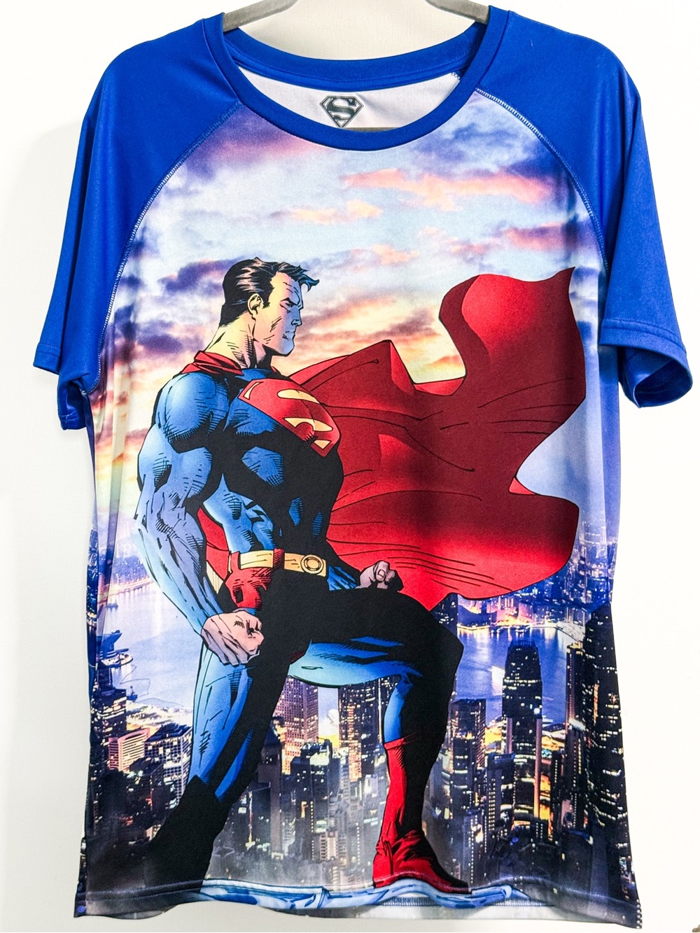 Superman DC Comics All Over Graphic Raglan Tee Men’s L